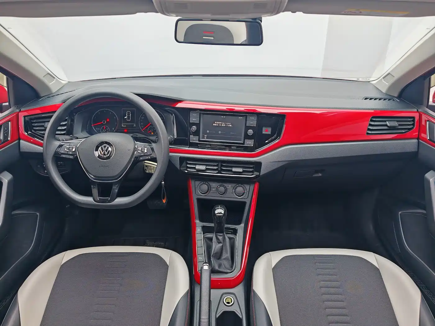 VOLKSWAGEN POLO
