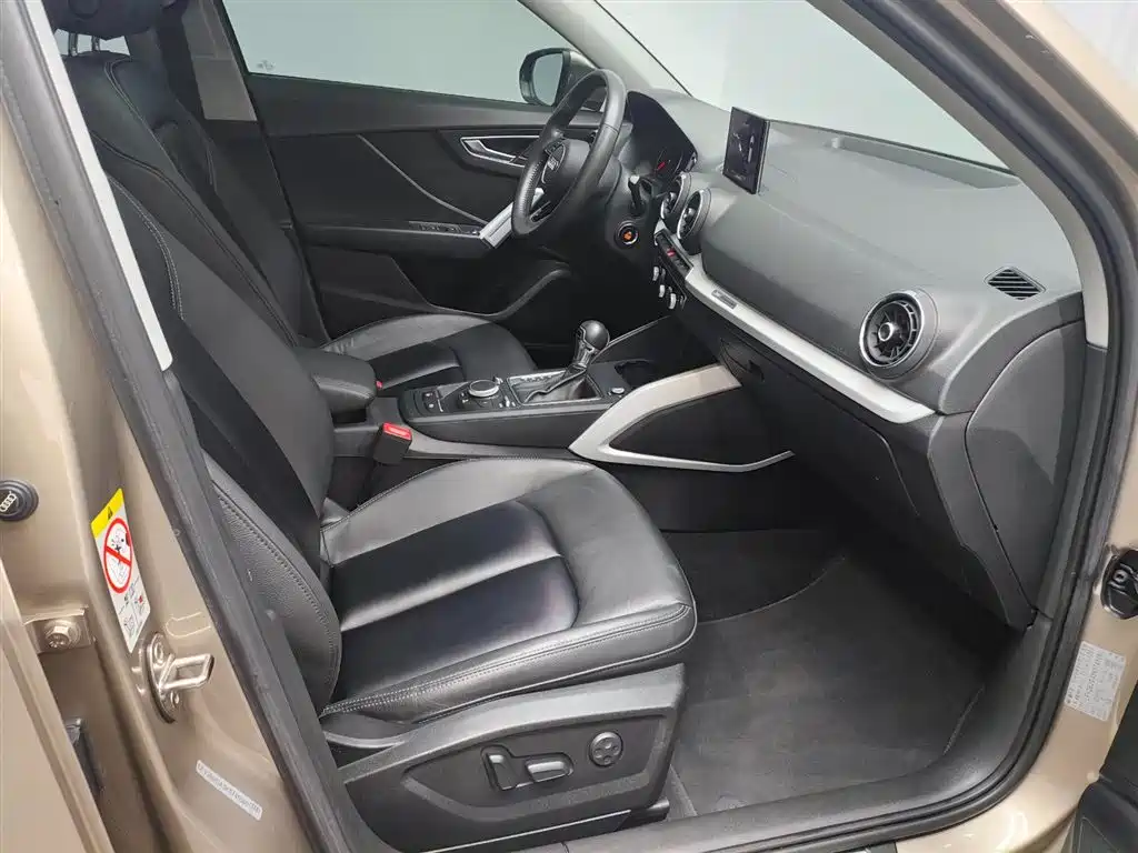 Фото 14 - Audi Q2L