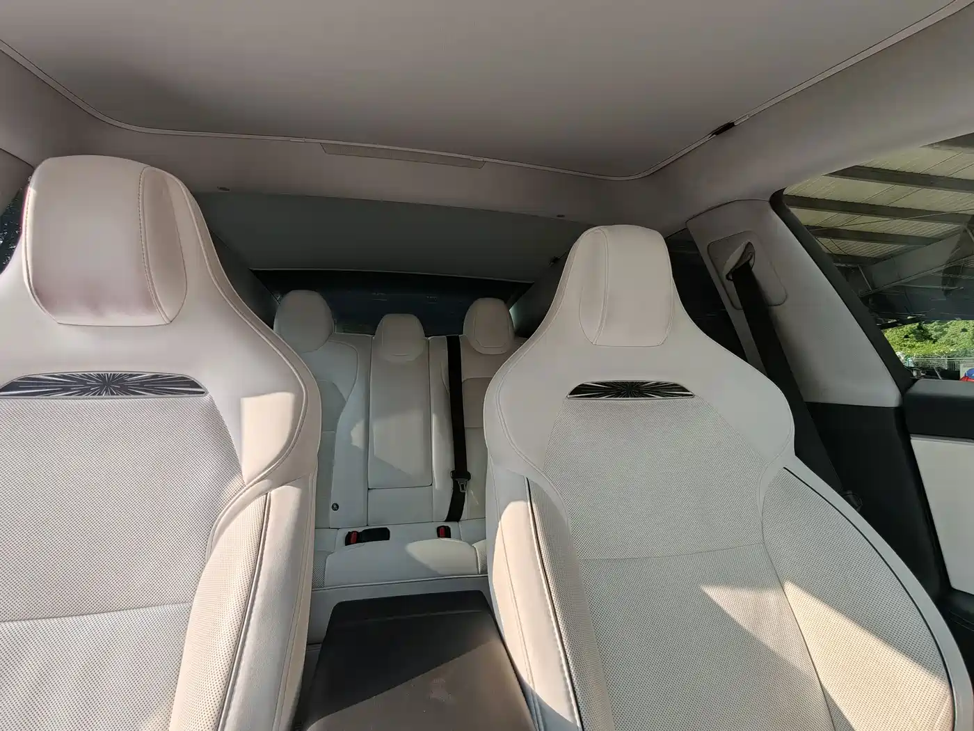 Фото 19 - Tesla Model 3