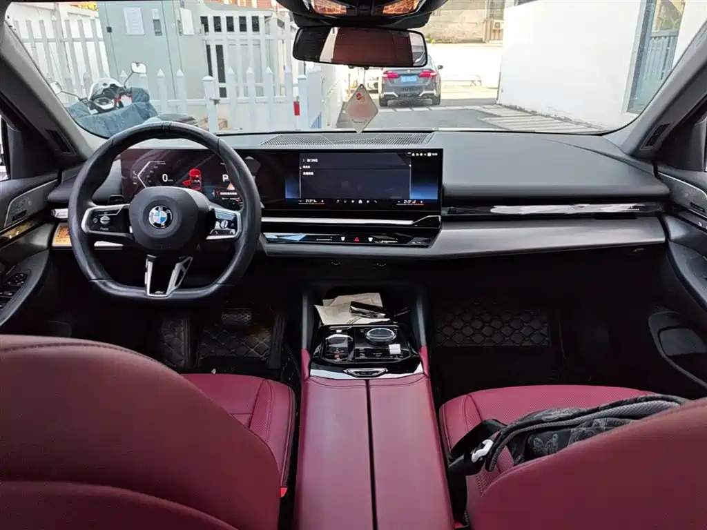 BMW 5 Series 2024 530Li Leading M Sport Package фото 16