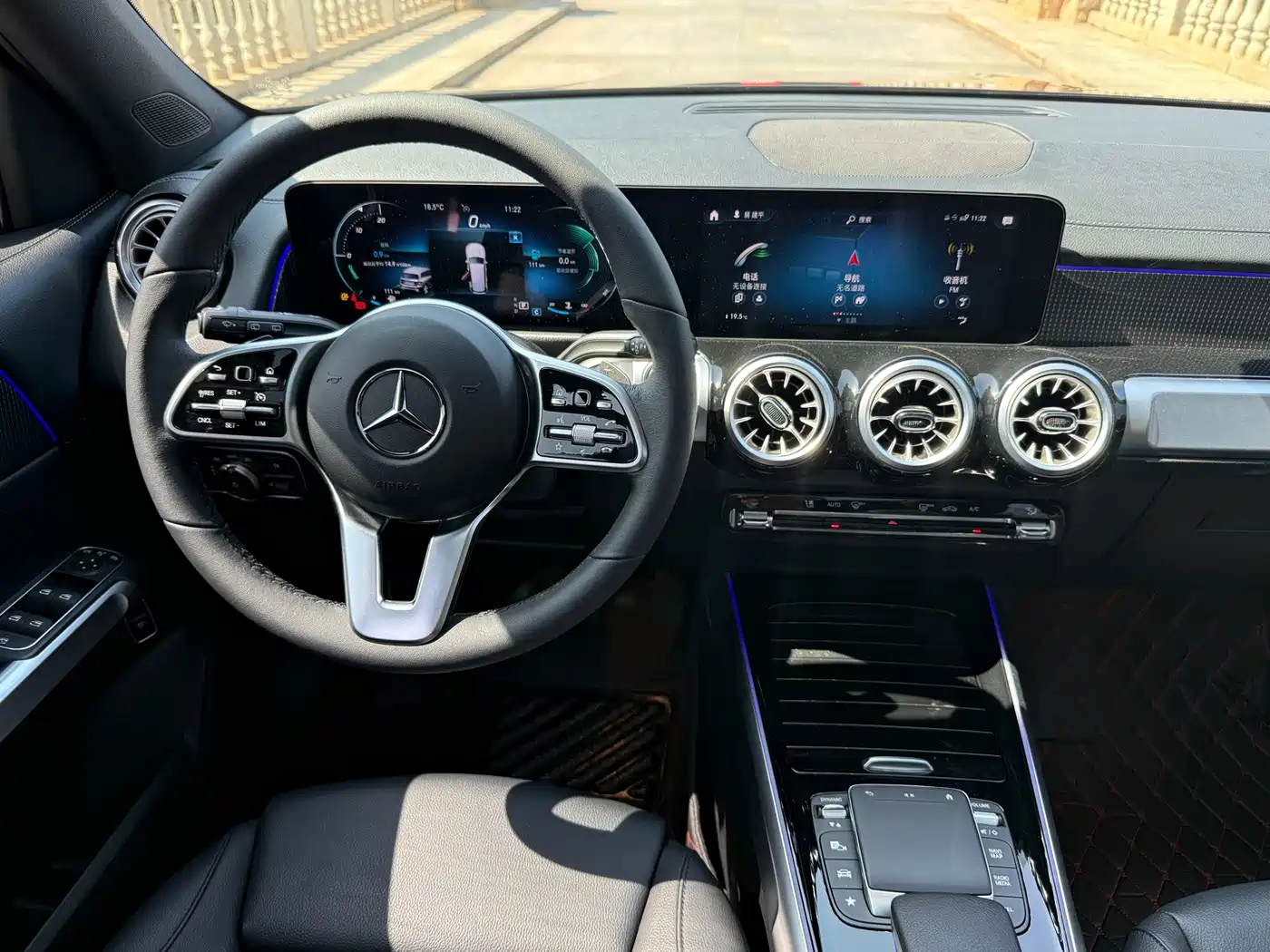 MERCEDES-BENZ GLB