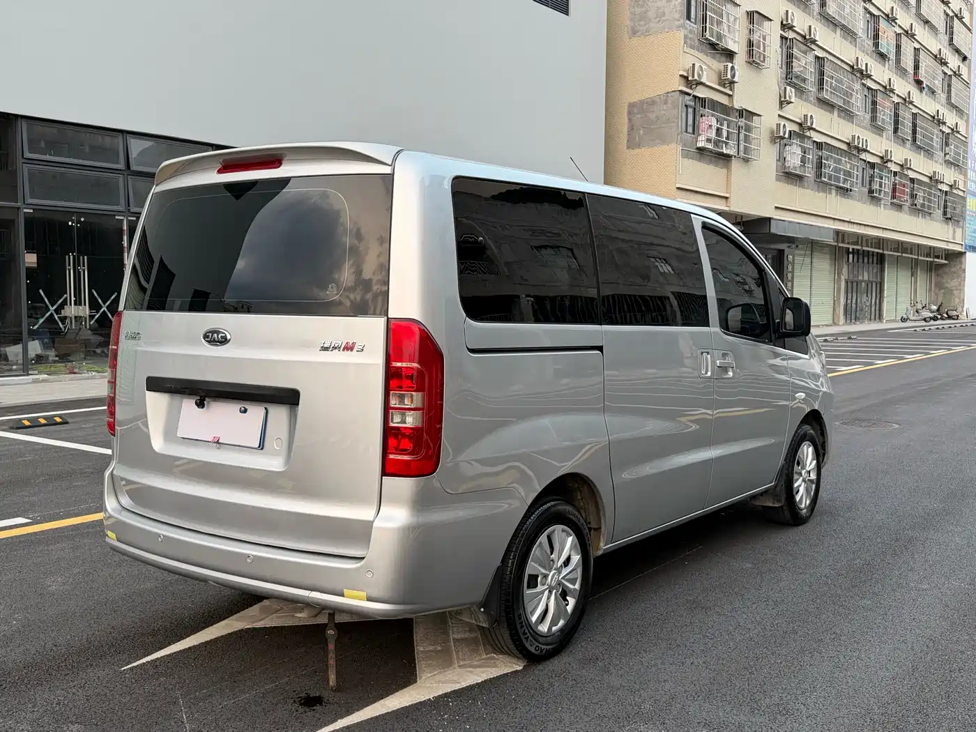 JAC Refine M3 2022 2022 PLUS 1.8L 7-Seater Standard