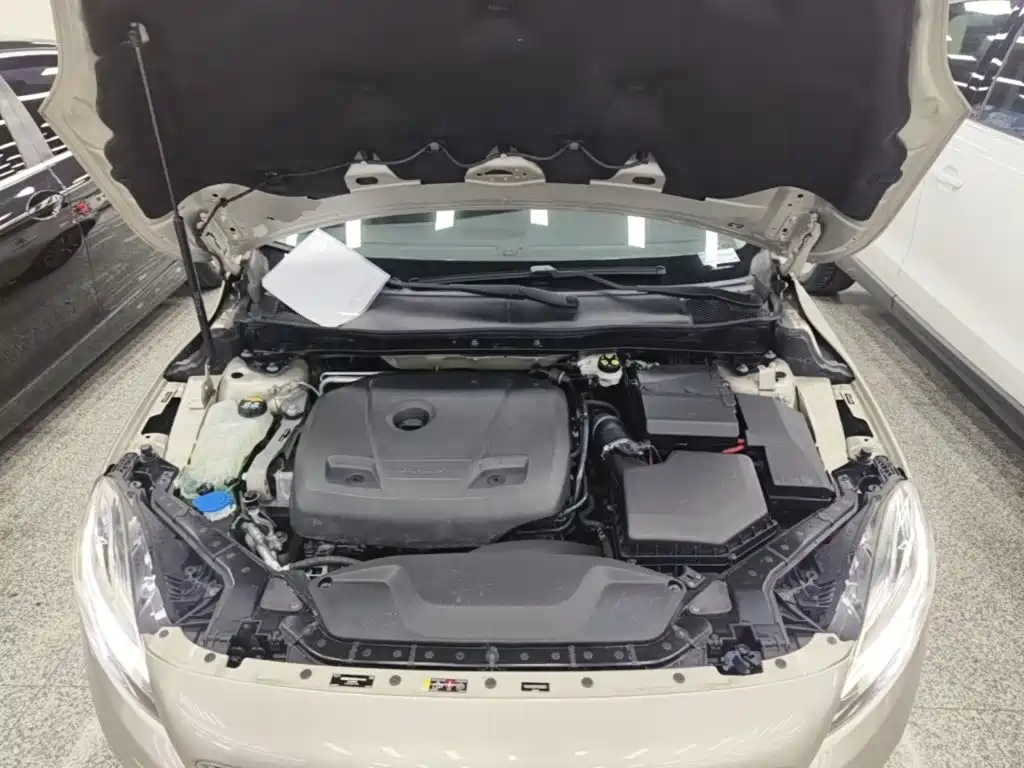 صورة 20 - Volvo V40