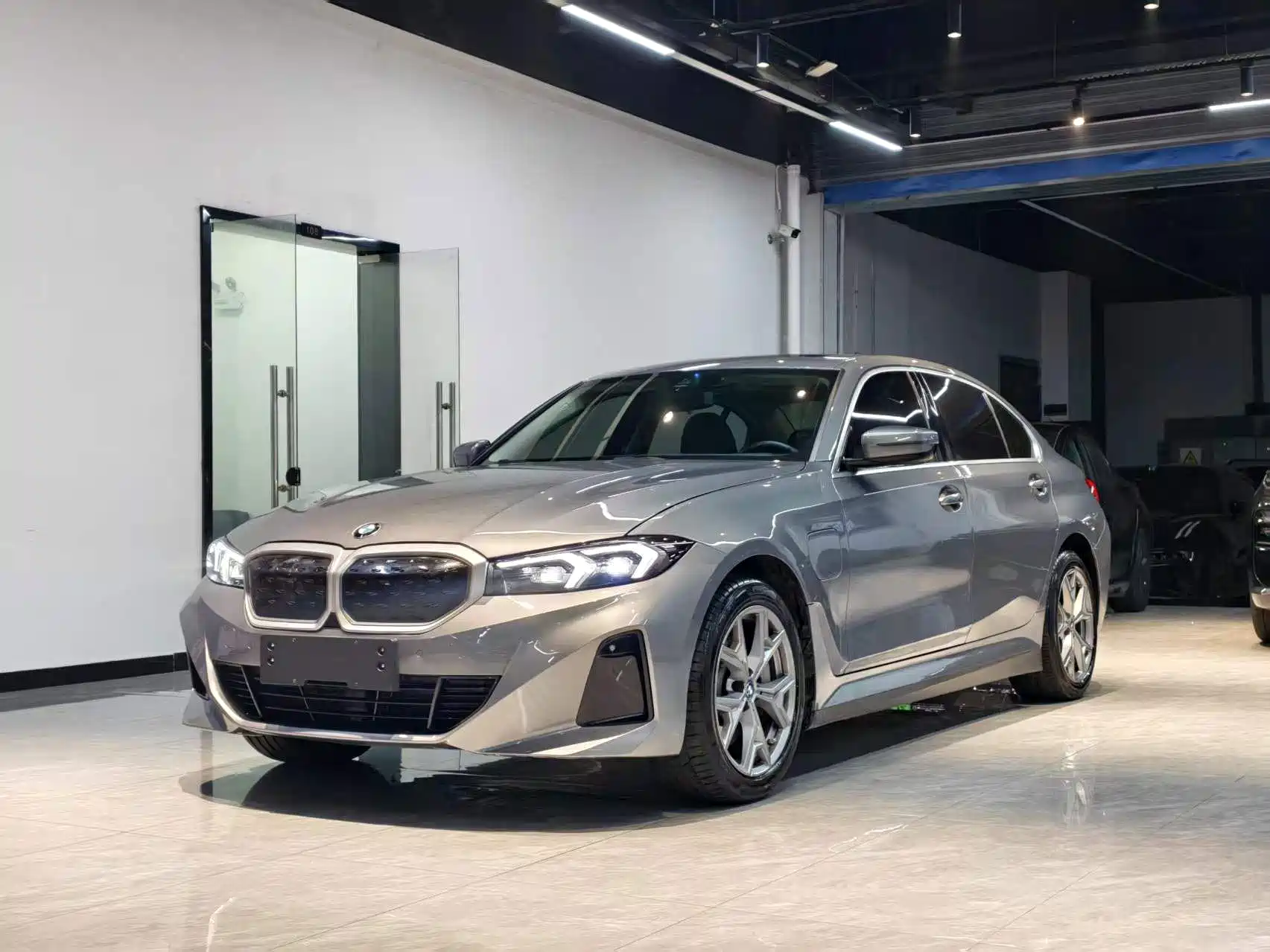 Photo 1 - BMW i3