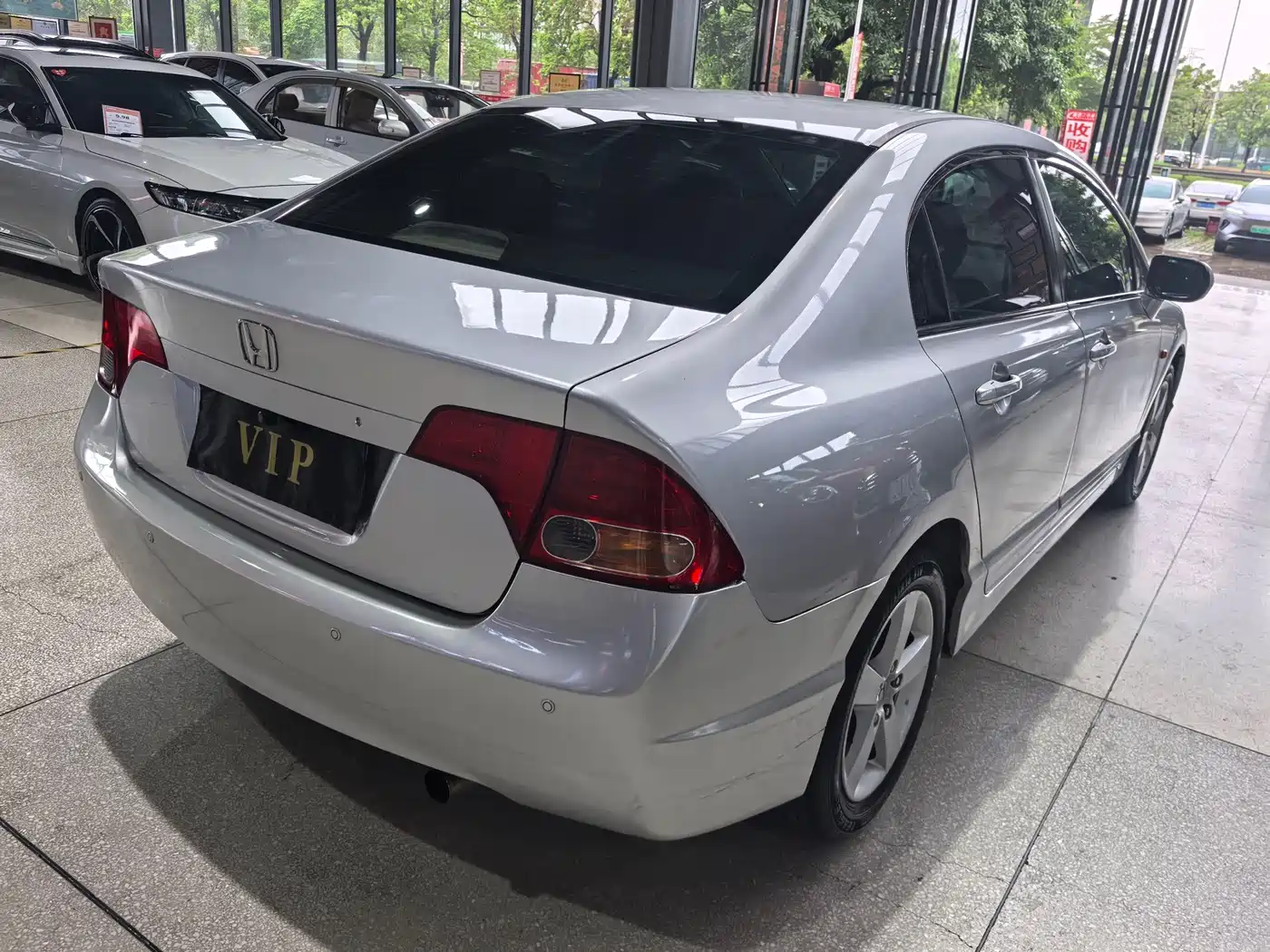 Фото 4 - Honda Civic