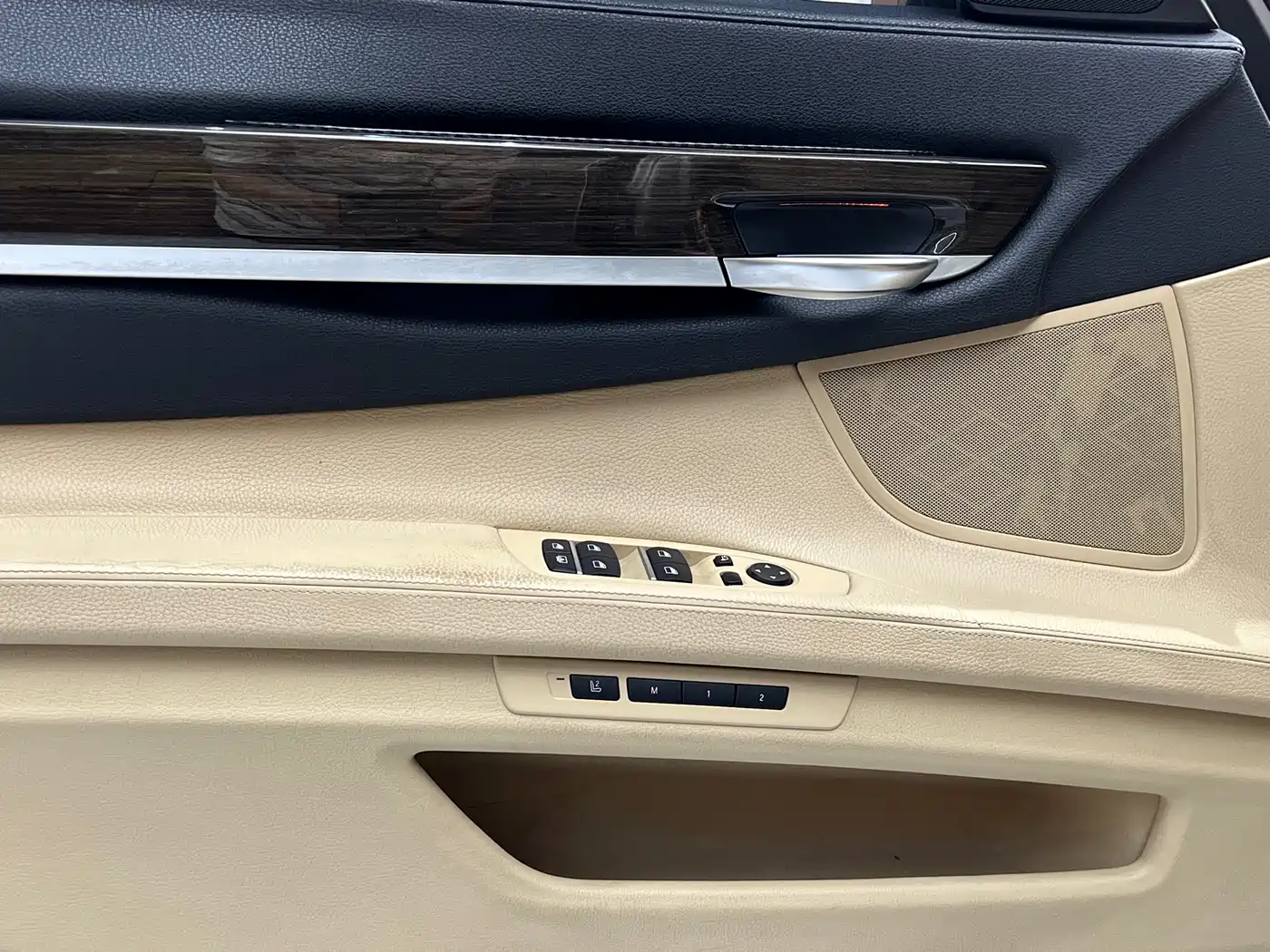 BMW 7 Series 2010 750Li фото 18