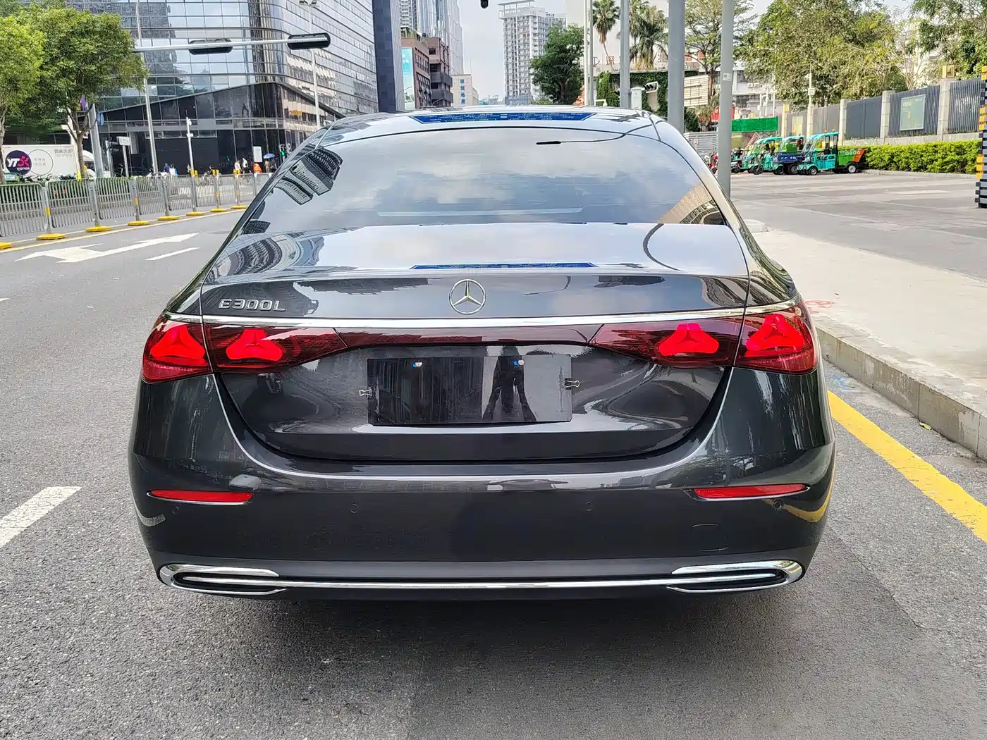 Mercedes-Benz E-Class 2025 E 300 L Fashion фото 6