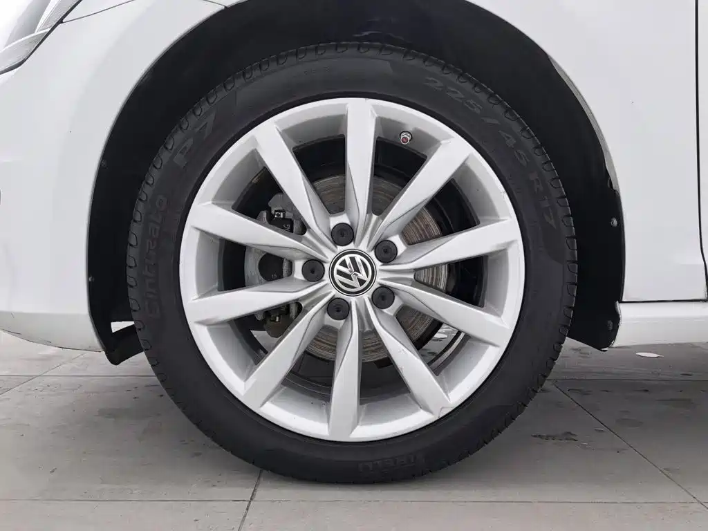 صورة 17 - Volkswagen Golf