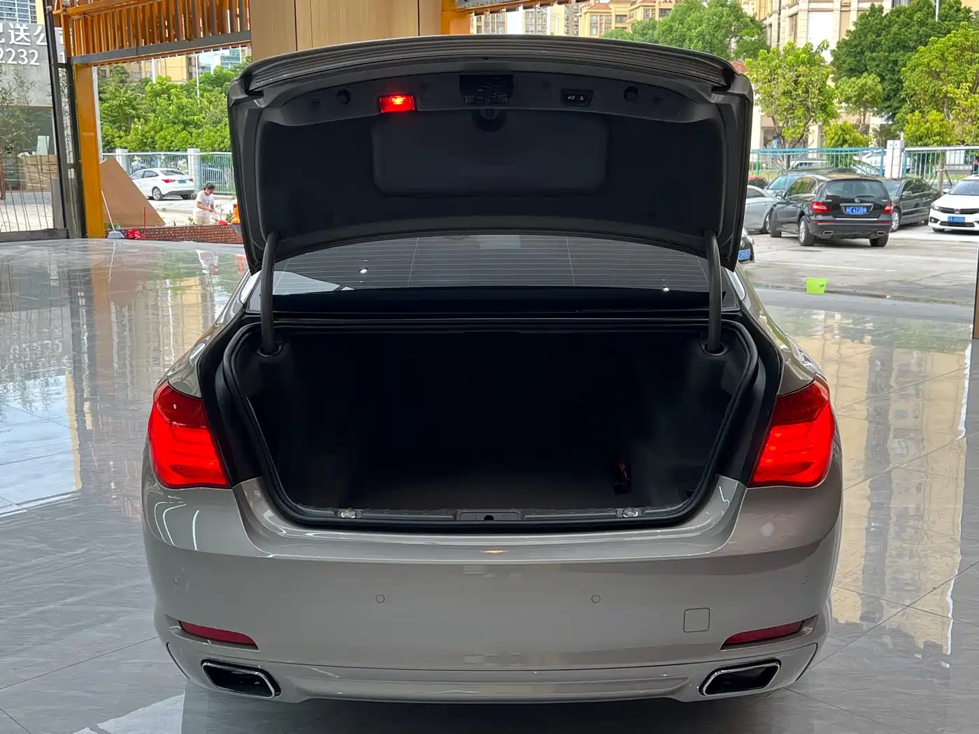 BMW 7 Series 2010 750Li фото 33