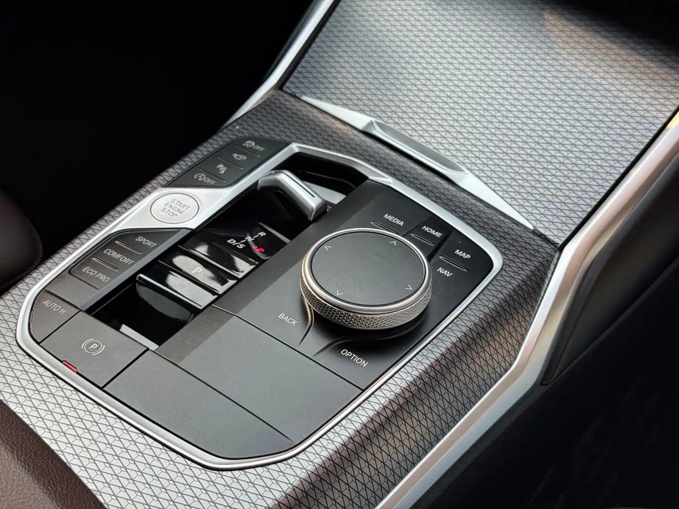 BMW 3 Series 2023 325Li M Sport Black Night Package фото 21