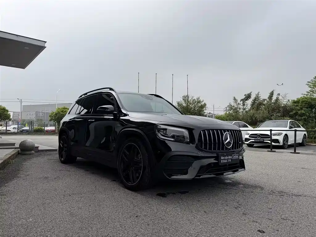 MERCEDES-BENZ GLB AMG