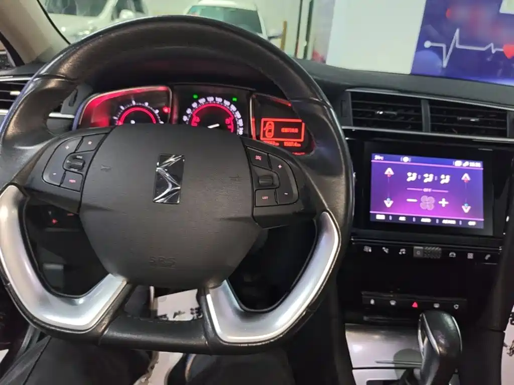 DS 5LS 2017 2018 30THP Premium Edition