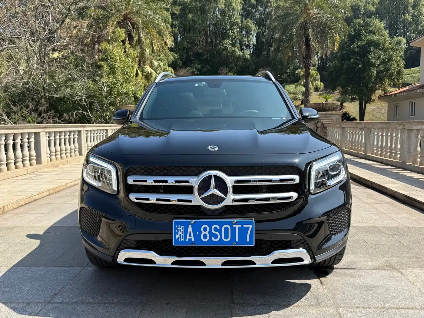 MERCEDES-BENZ GLB