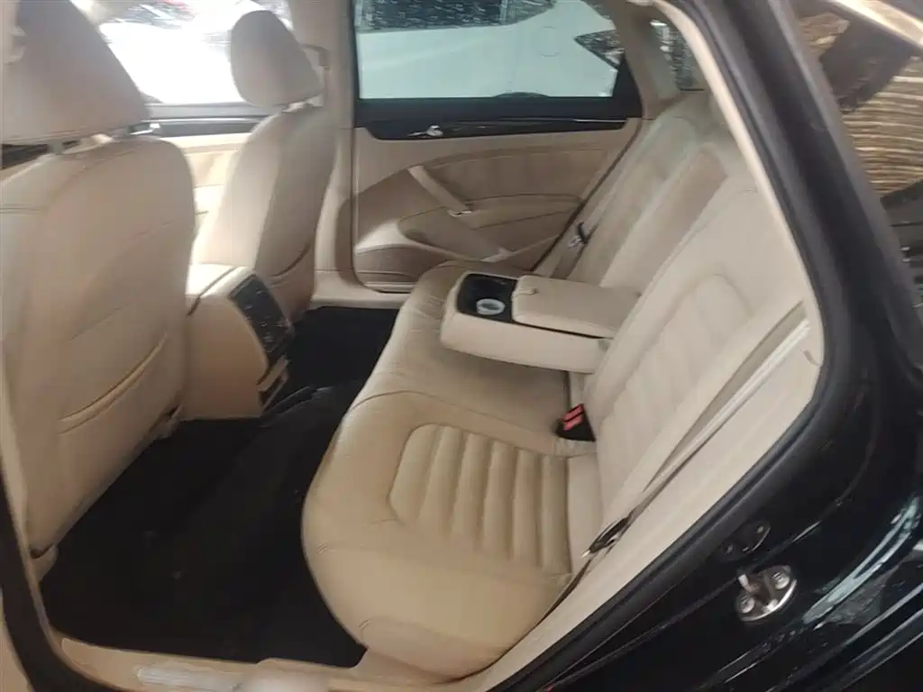 Volkswagen Passat 2013 1.8TSI DSG Yuzun фото 17