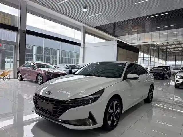 Hyundai Elantra 2022 1.5L CVT LUX Premium Edition — фото 1