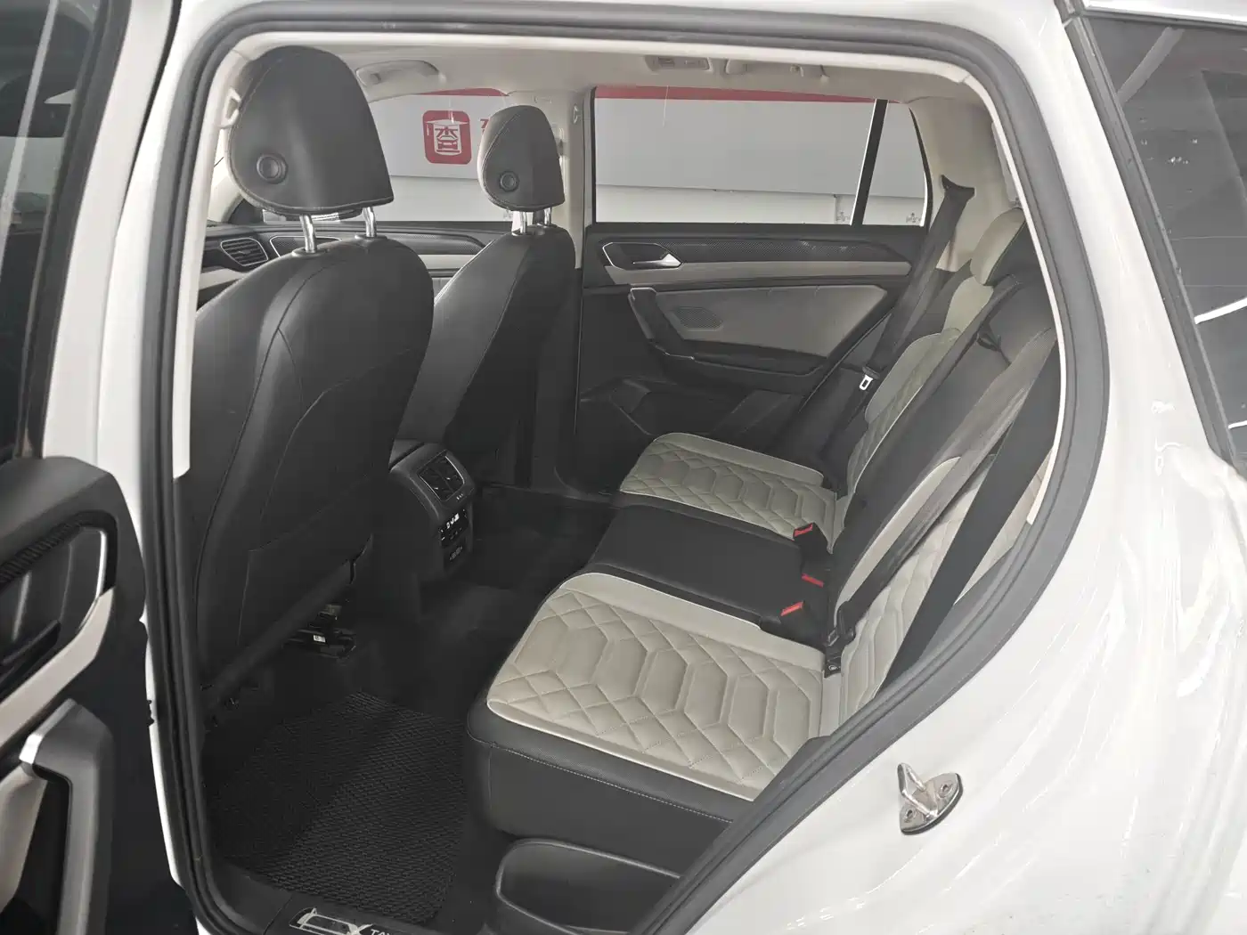 Volkswagen Tayron 2022 330TSI 2WD Luxury Smart Connect Plus фото 5