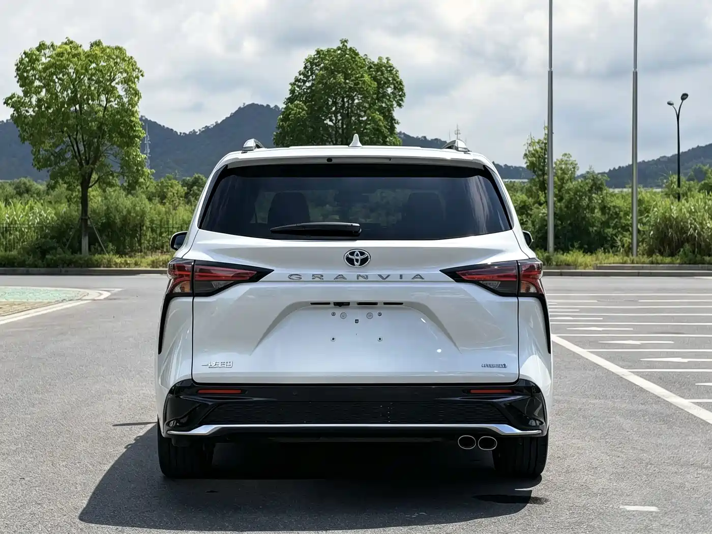 Toyota Granvia 2023 2023 2.5L Hybrid Luxury Edition