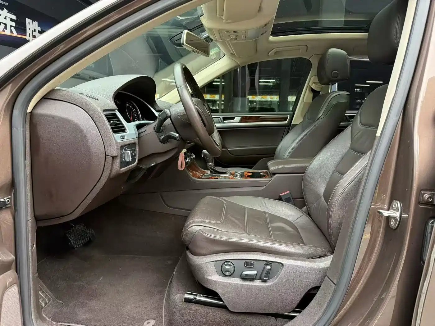 Volkswagen Touareg 2011 3.0TSI Standard фото 4