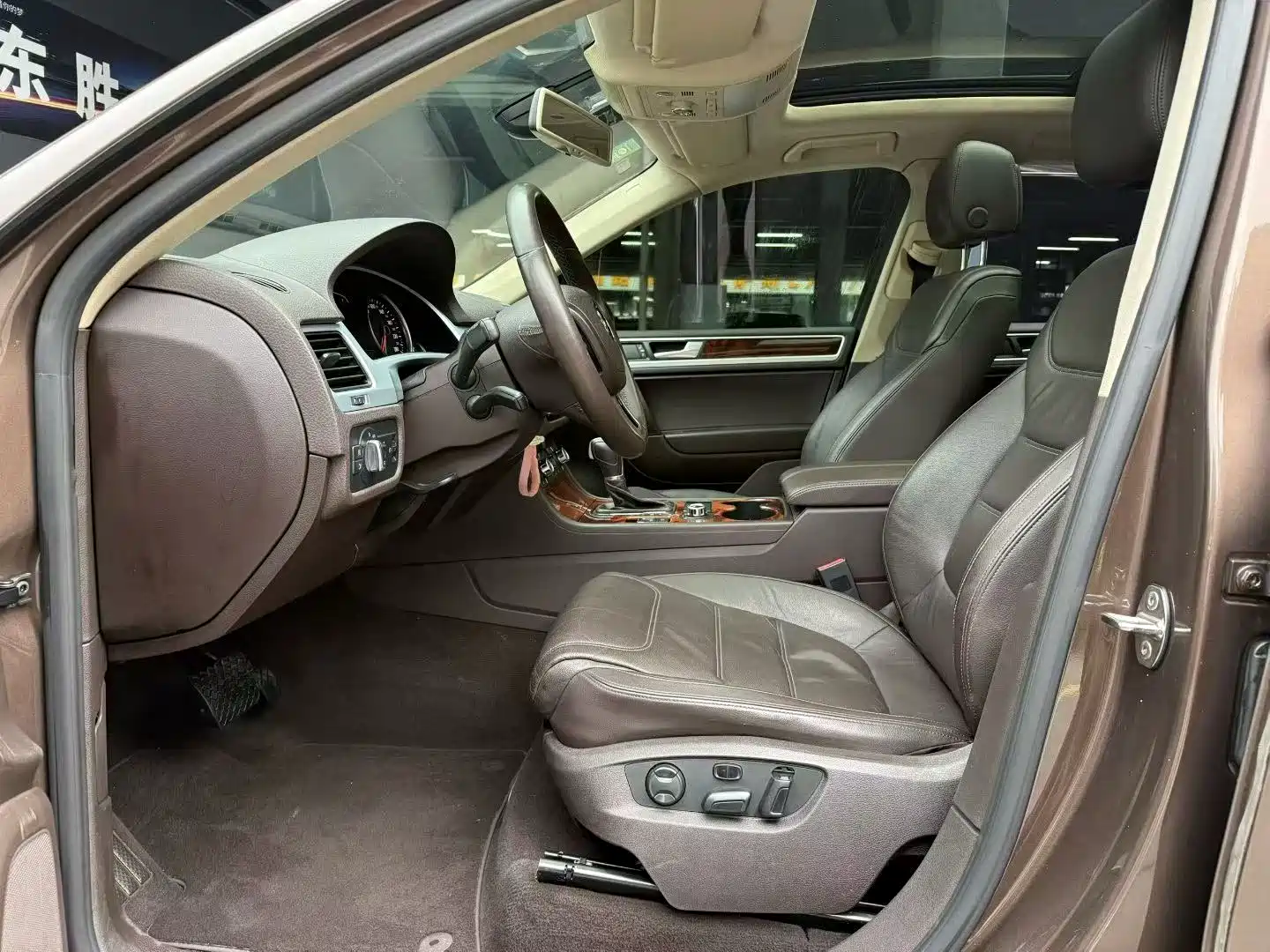 Фото 4 - Volkswagen Touareg