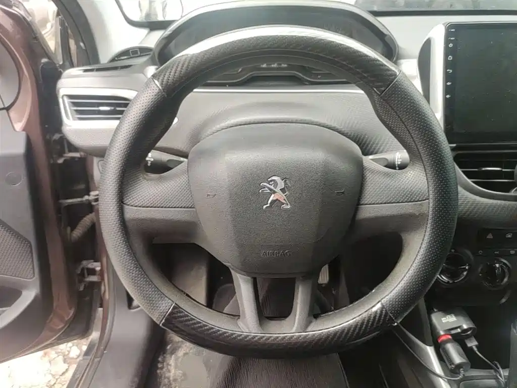 Peugeot 2008 2014 1.6L Automatic Trend Edition фото 11