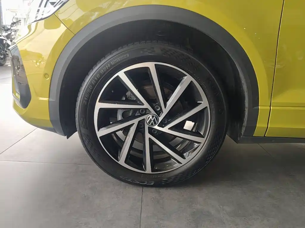 Фото 23 - Volkswagen T-ROC