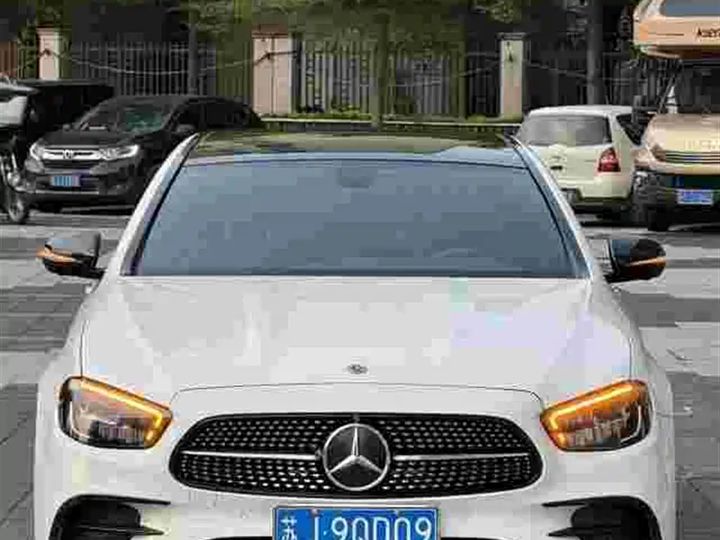 Фото 1 - Mercedes-Benz E-Class