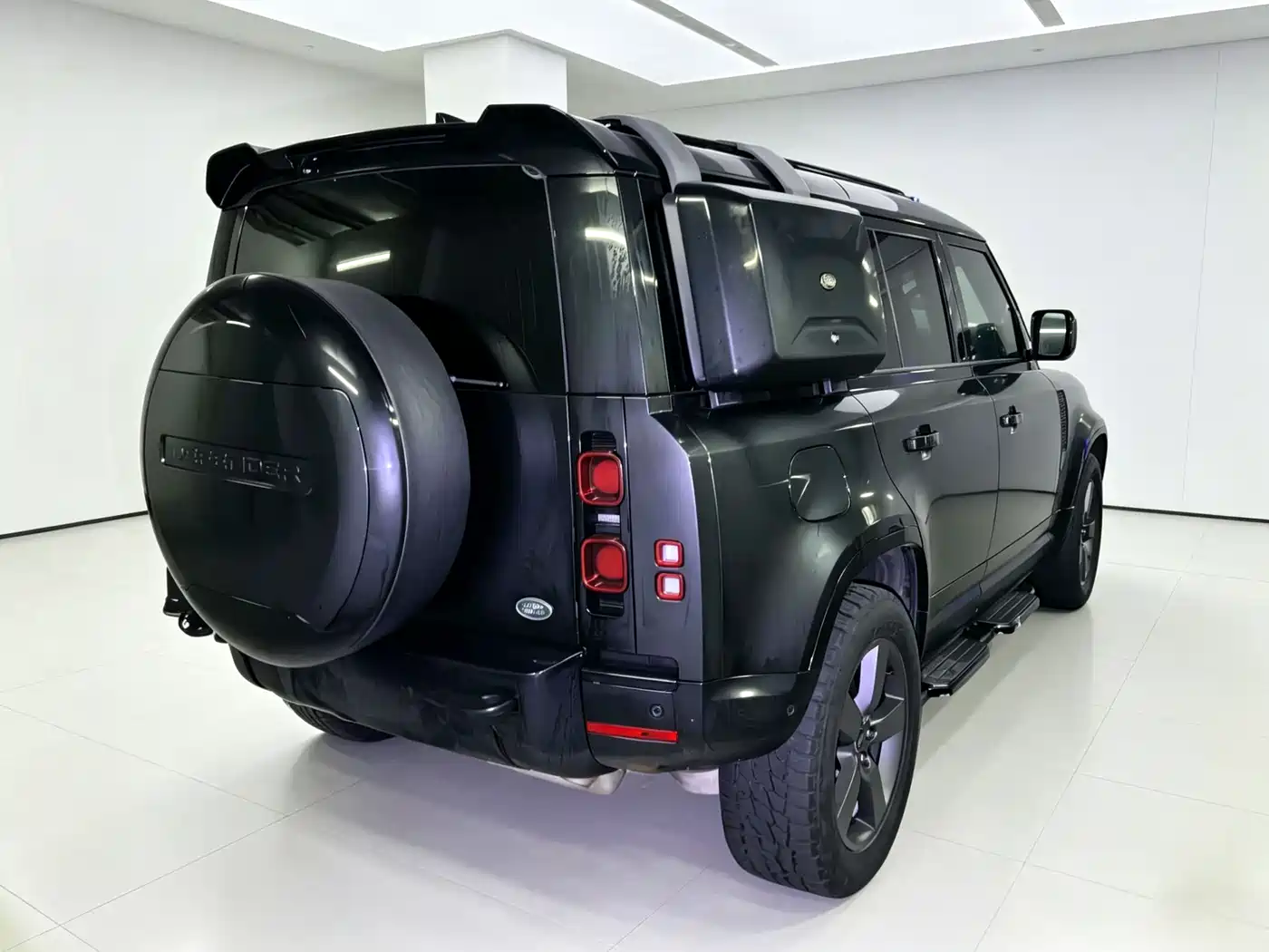 Land Rover Defender 2023 Facelift 110 3.0T P400 X-DYNAMIC HSE фото 4