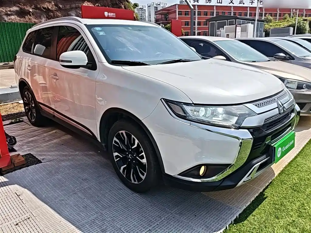 MITSUBISHI OUTLANDER