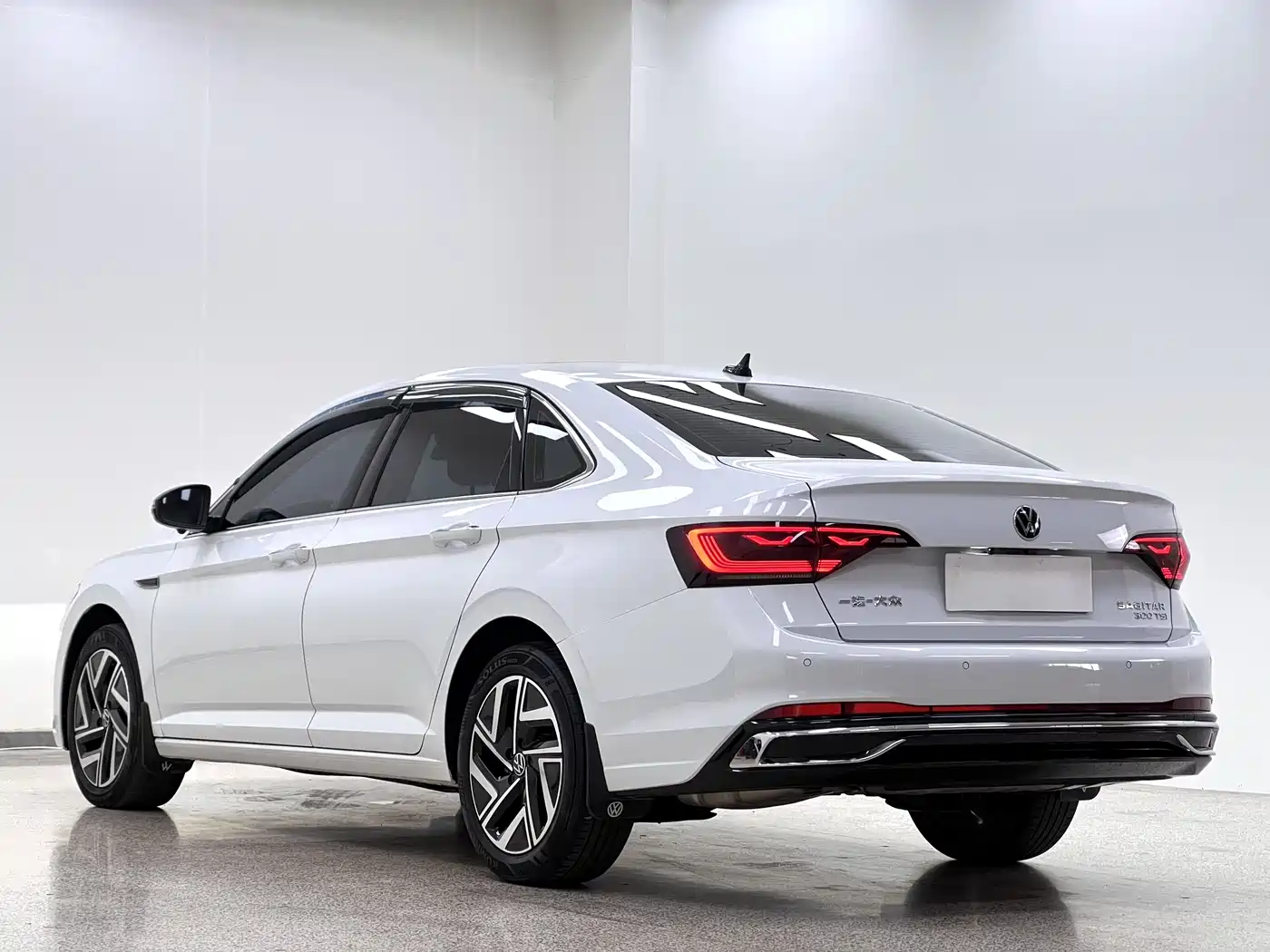 Volkswagen Sagitar 2023 300TSI DSG Surpassing Edition фото 22