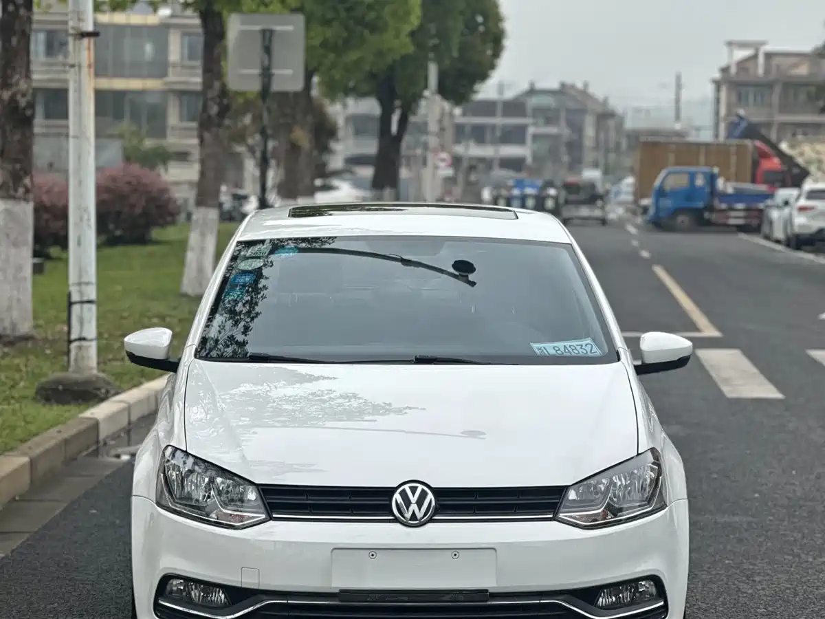 Volkswagen Polo 2016 1.6L Automatic Comfort фото 2
