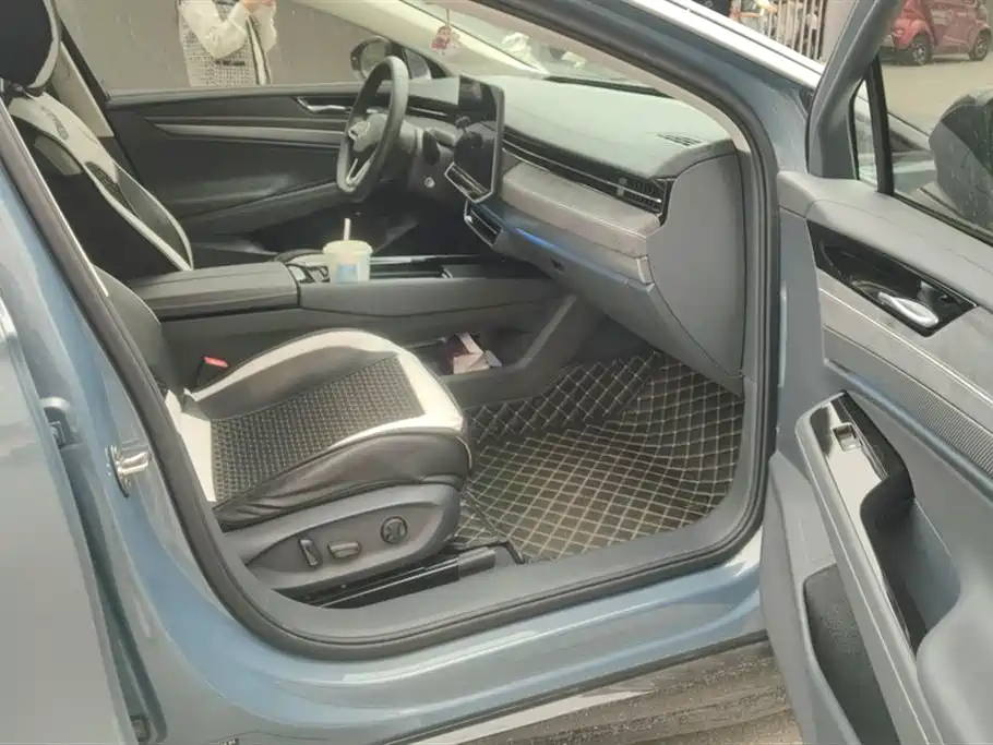 VOLKSWAGEN ID.7 VIZZION