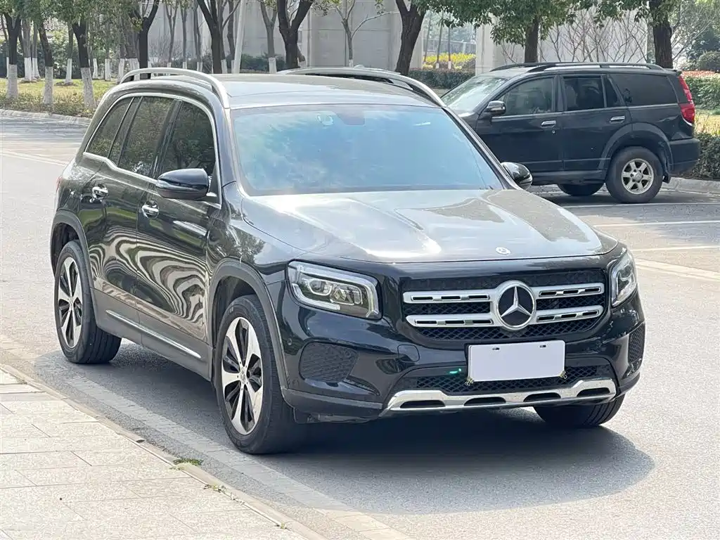 MERCEDES-BENZ GLB