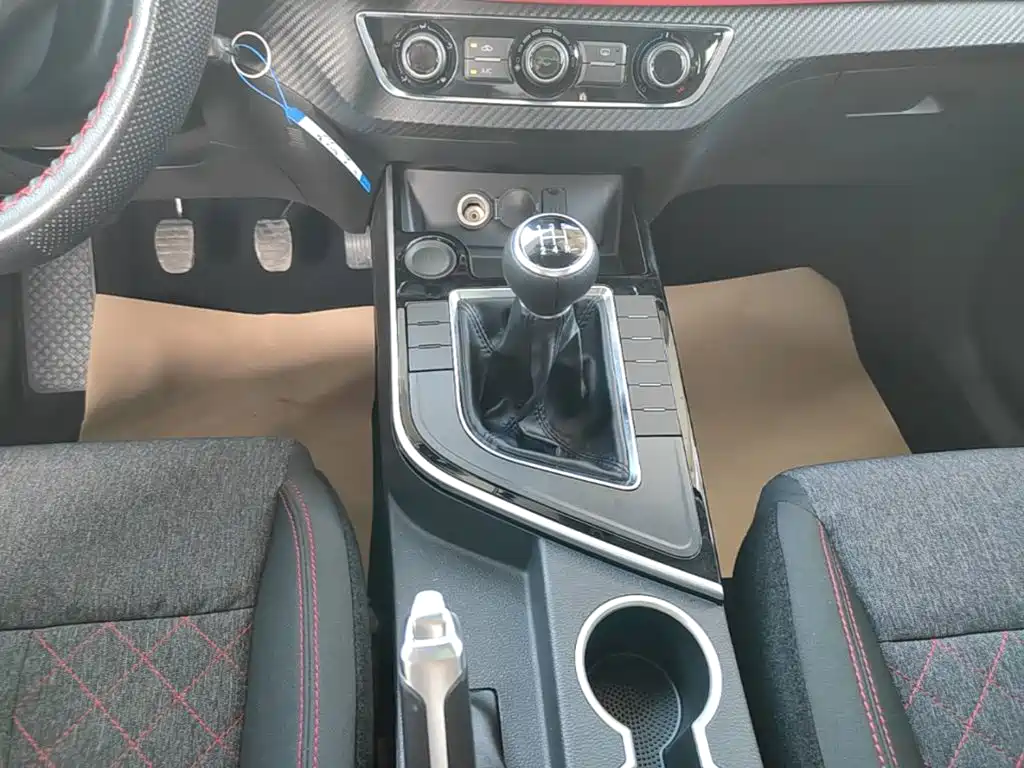 Dongfeng Fengxing Fengxing T5 2019 2021 1.6L Manual Comfort
