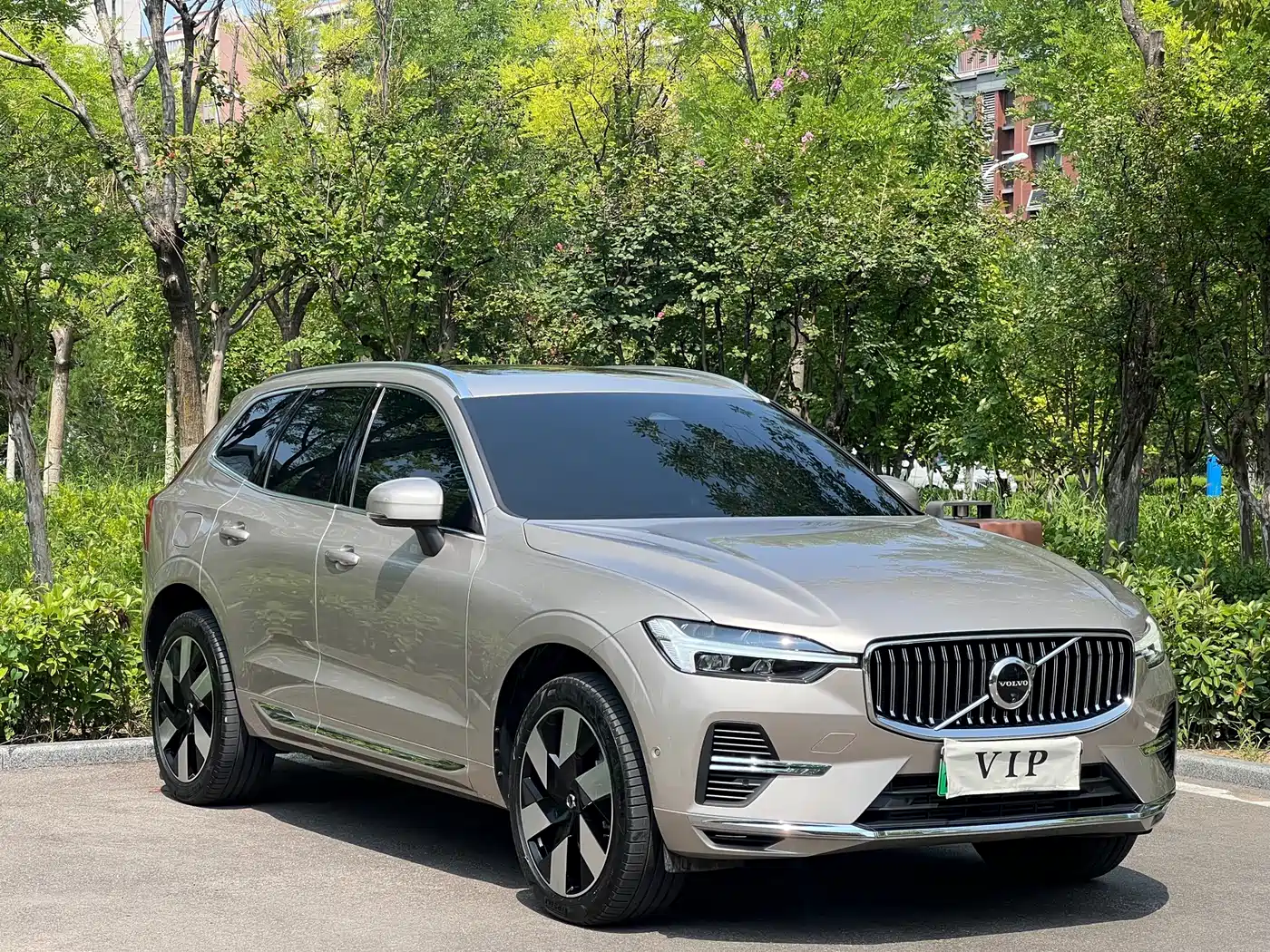 2025 Volvo XC60 Plug-in Hybrid