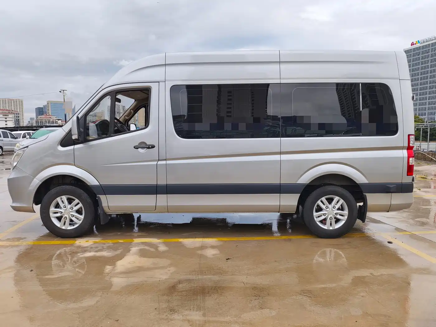 Foton Tuyano 2023 2023 2.0T Passenger Luxury Manual Long Wheelbase Medium Roof Single Rear Tire 9-Seater