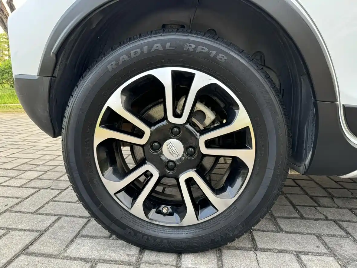 Фото 9 - Geely Vision X3