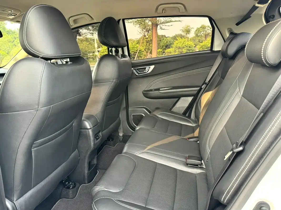 Фото 10 - Geely Vision X3