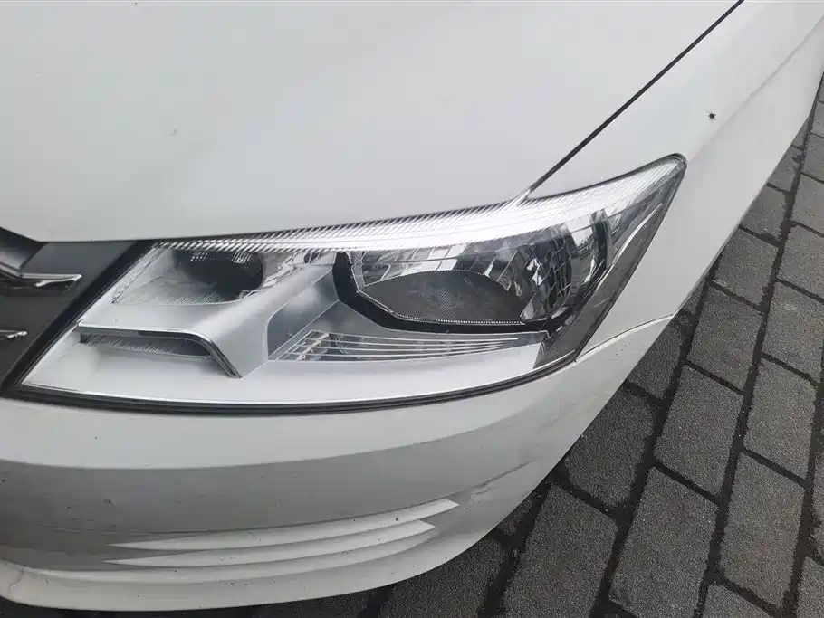 Volkswagen Santana 2015 1.6L Manual Trend Edition фото 5