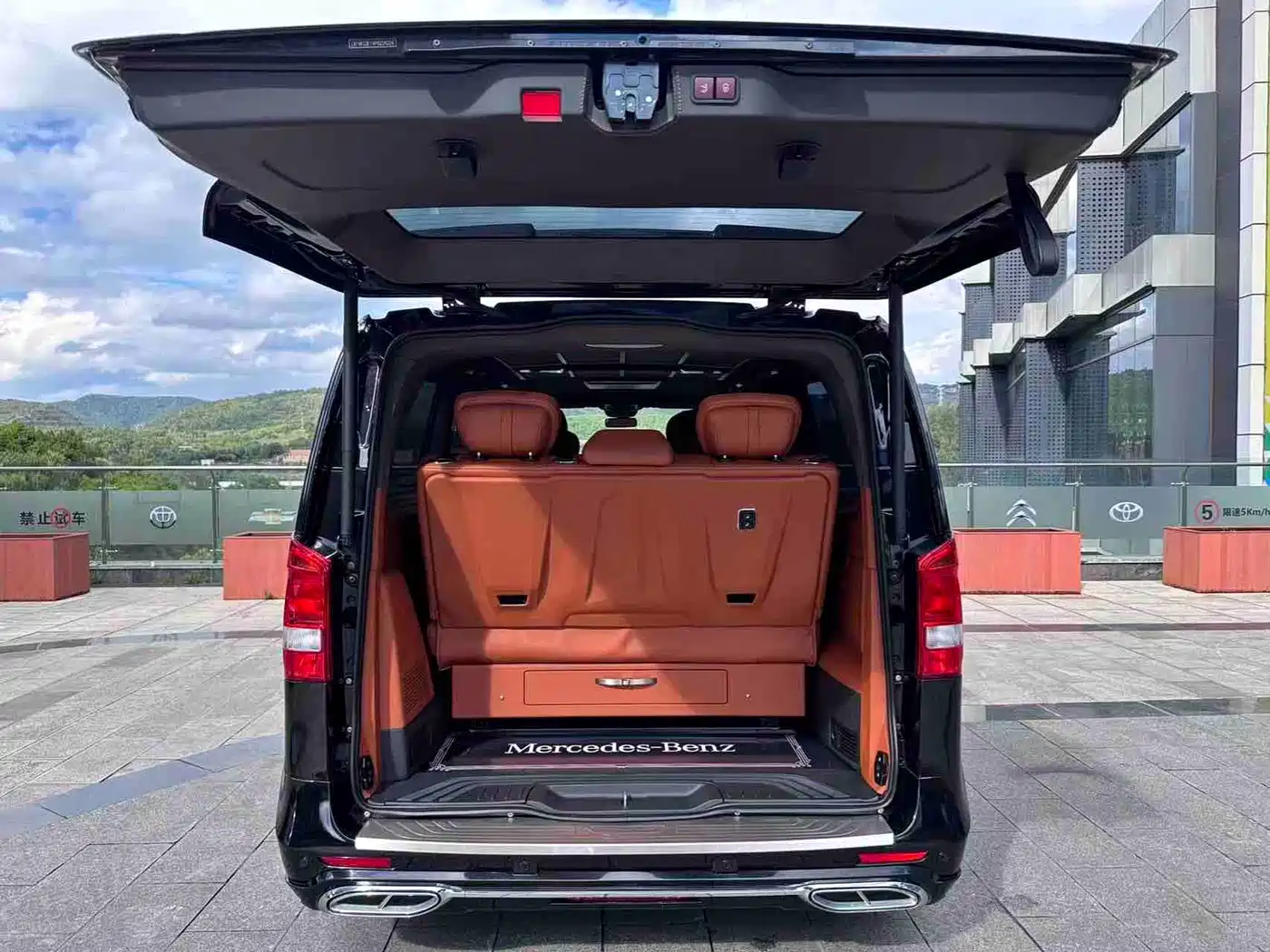 Mercedes-Benz Vito 2023 2.0T Elite 7-Seater фото 20