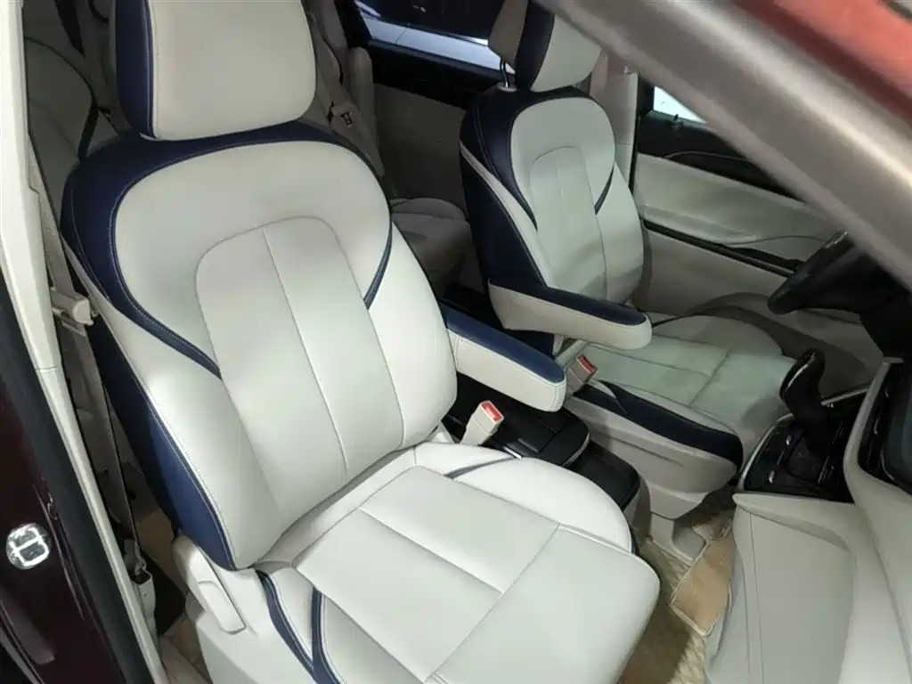 Photo 25 - Buick GL8