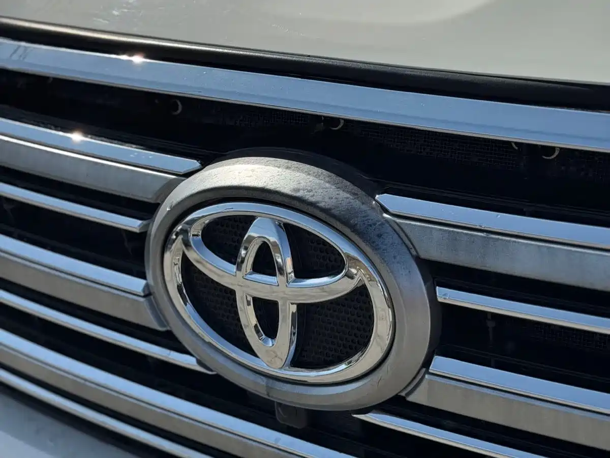Toyota Land Cruiser 2012 2010 Model 4.7L Automatic VX