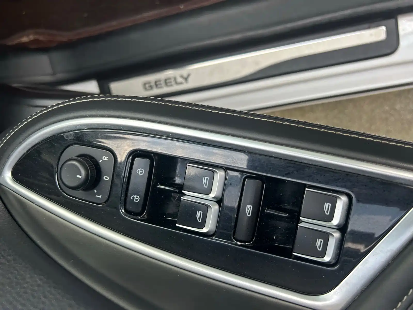 Фото 4 - Geely Borui