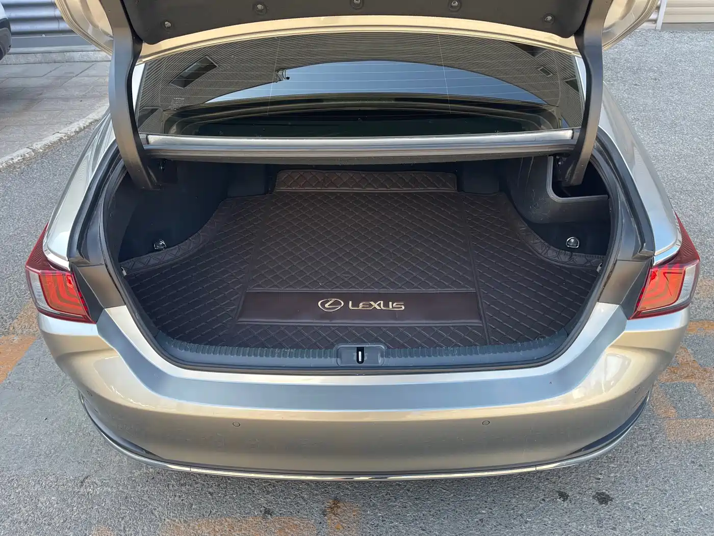 Lexus ES 2022 200 Excellence Edition фото 22