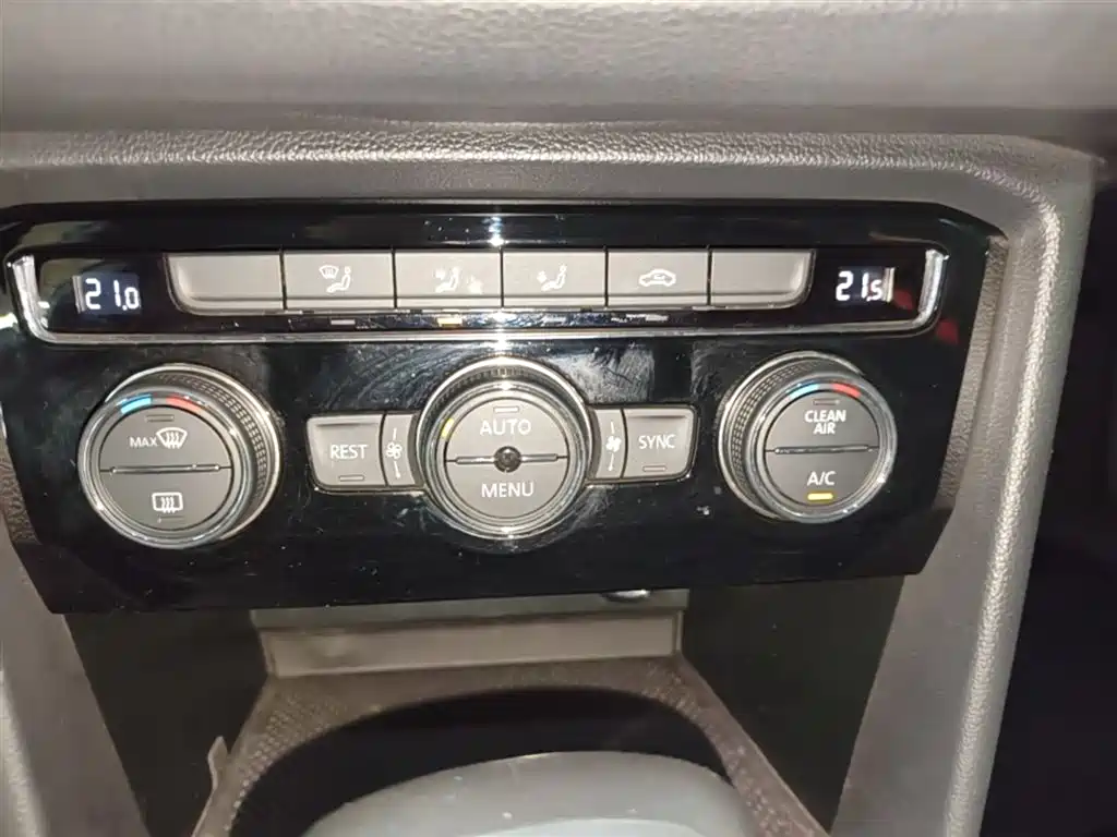 Volkswagen Tiguan L 2020 330TSI Auto 2WD Panorama Comfort China VI фото 13