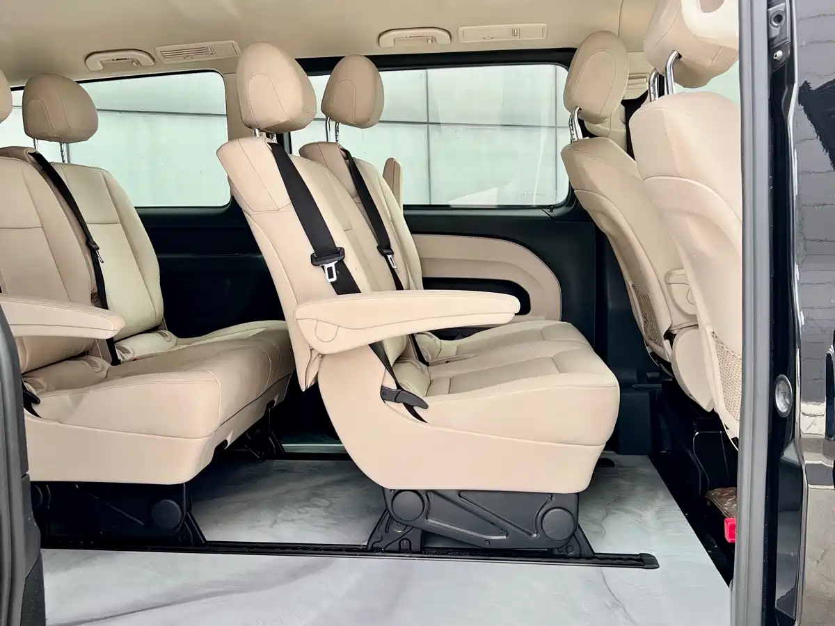 Mercedes-Benz Vito 2023 2.0T Elite 9-Seater фото 10