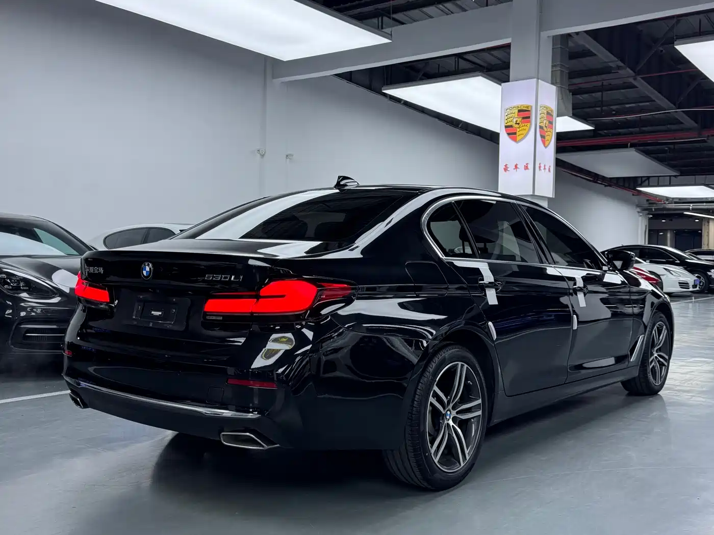 BMW 5 Series 2023 530Li Leading Luxury Package фото 18