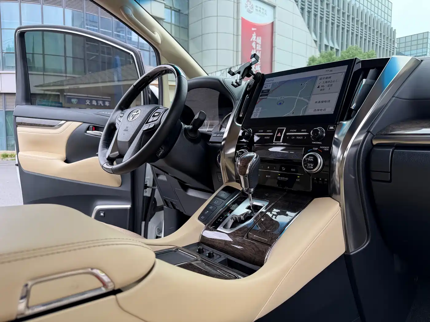 Toyota Alphard 2020 Hybrid 2.5L Premium Edition фото 14