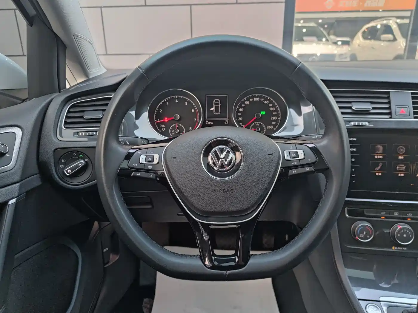 Volkswagen Golf 2020 Beloved Edition 280TSI DSG Comfort фото 11