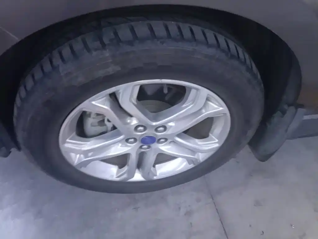Фото 23 - Ford Edge