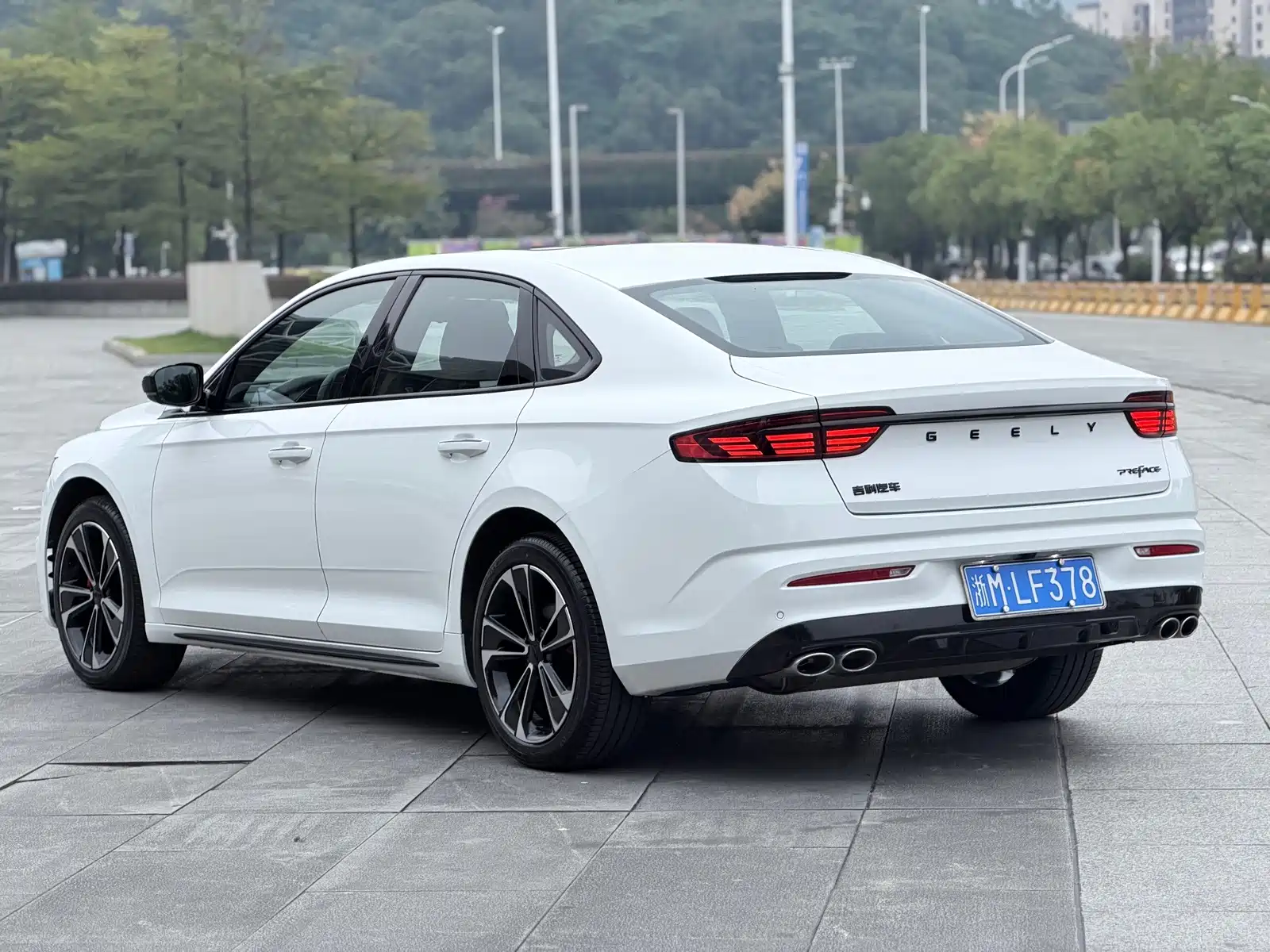 Фото 6 - Geely Preface